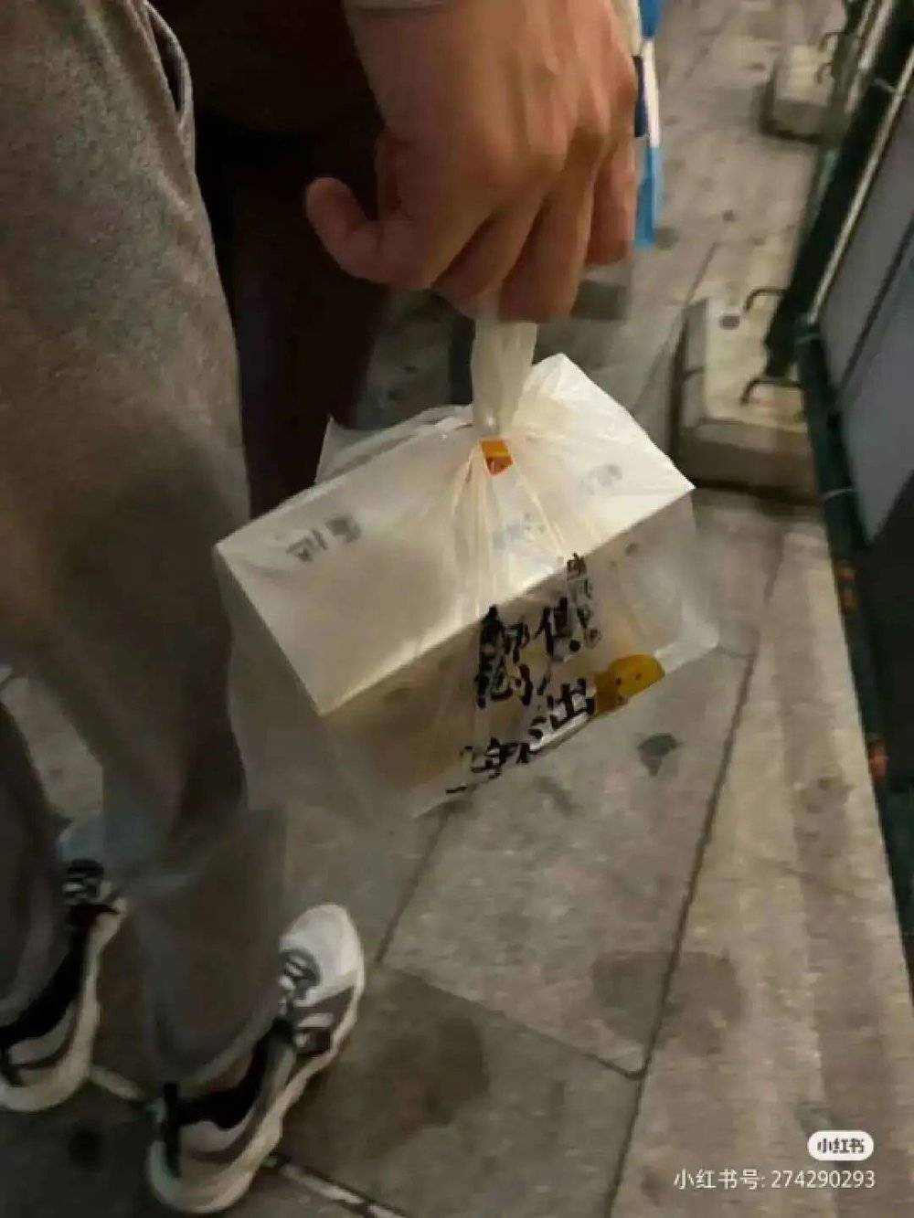 體育投注：深圳人的“反曏代購”，拯救了多少香港白領