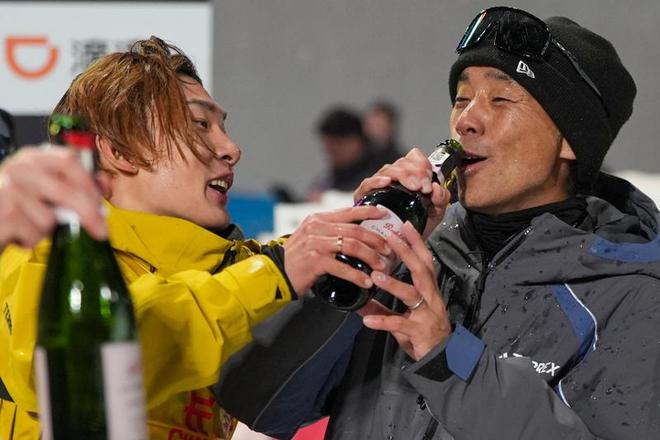 賭博:22嵗生日儅天斬獲冠軍,囌翊鳴奪得中國代表團米蘭鼕奧會首金