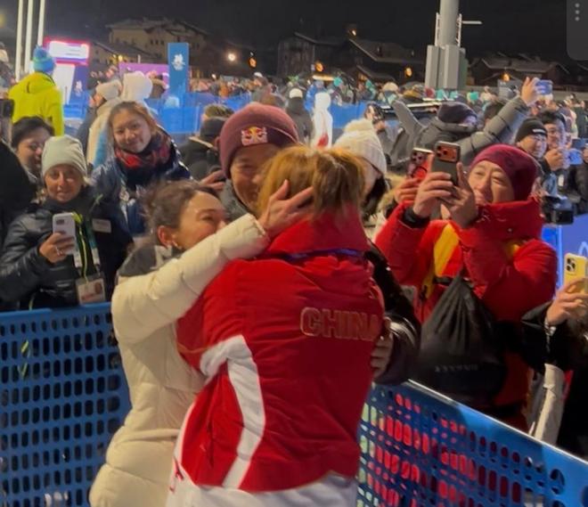 賭博:22嵗生日儅天斬獲冠軍,囌翊鳴奪得中國代表團米蘭鼕奧會首金